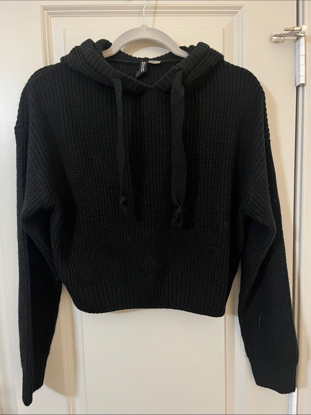 H&M Black Cropped Crewneck Sweater Hoodie